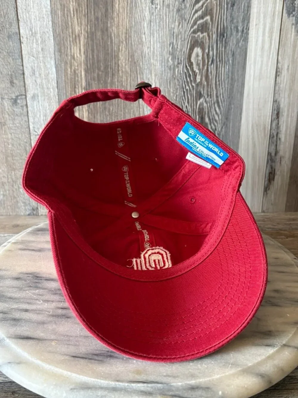 Women's NCAA Oklahoma Sooners Red adjustable baseball cap